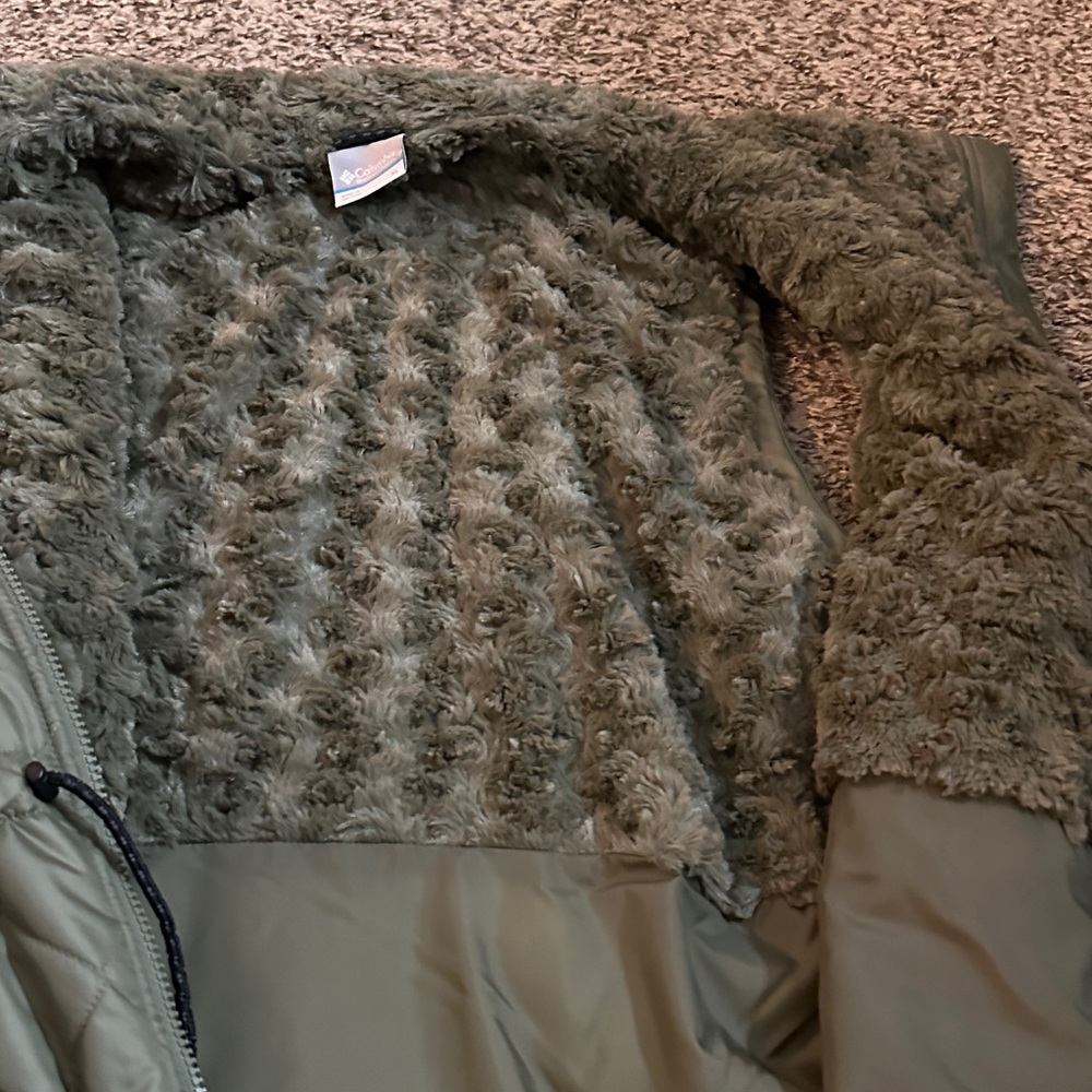 Women’s Columbia Quilted Green Vest - Picture 7 of 7